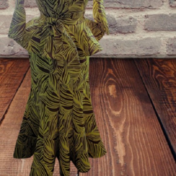 Timeless elegance peplum top and mermaid skirt set  Elevate your wardrobe - Picture 4 of 4